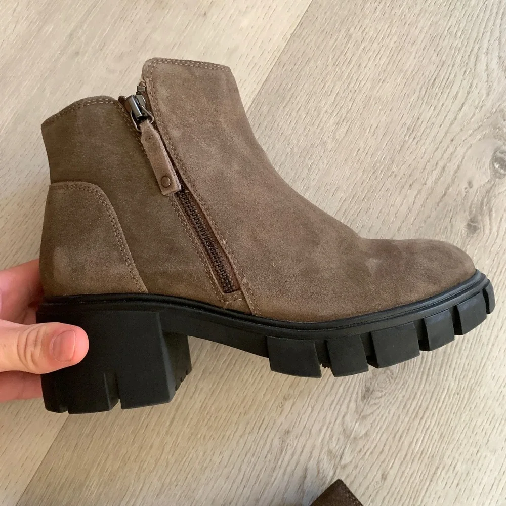 Me Too Mya Brown Suede Lug Sole Ankle Boots Chunky Block Heel Booties Womens 7.5